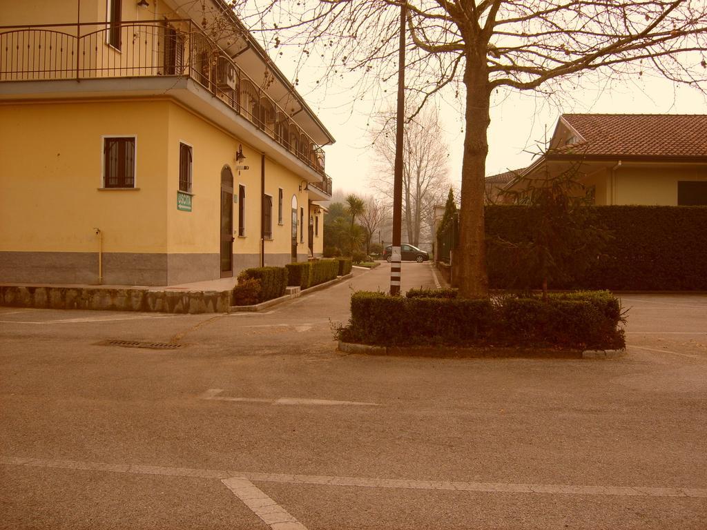 Hotel Rosso Di Sera Pietramelara Esterno foto